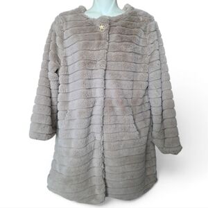 Me Jane Faux Fur Button up Jacket Size Small Pearl button Soft Silky lined